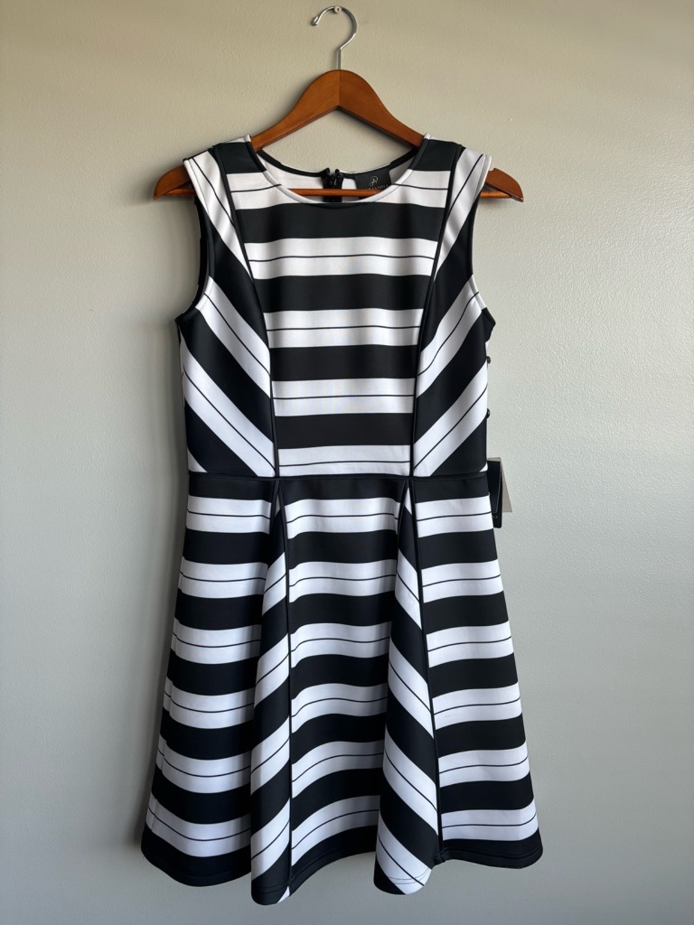 NWT Adrianna Papell Nordstrom Rack Black Ivory Scuba Fit & Flare Women’s Size 10